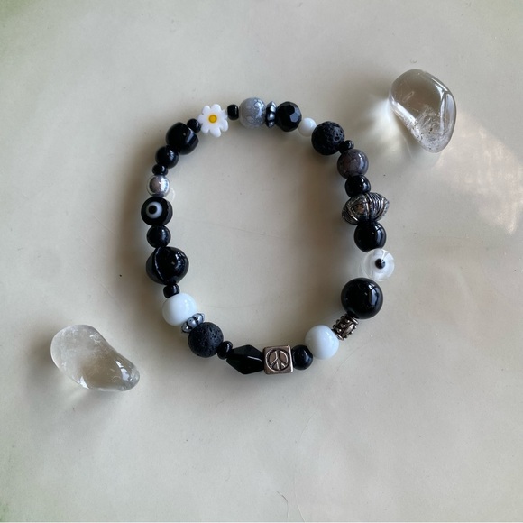 Perfect Harmony Black & White Mixed Bead Bracelet Evil Eye Peace Sign Flowers - Picture 1 of 3